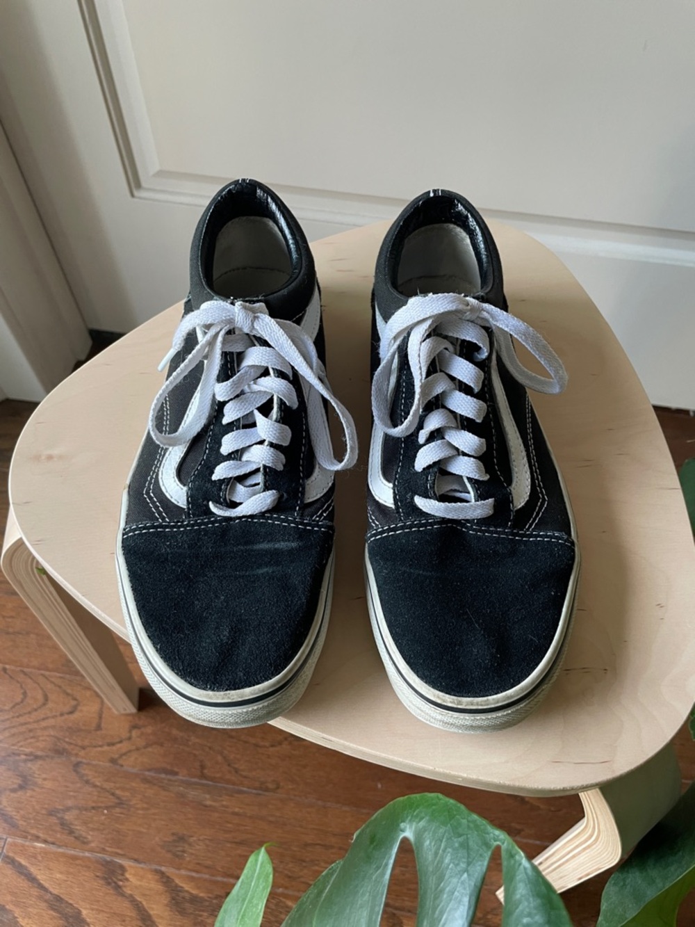 Vans (Women’s) Old Skool Black/White Skate Shoes